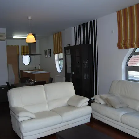 Alex 3 Bedrooms Duplex With Shared Pool Larnaka