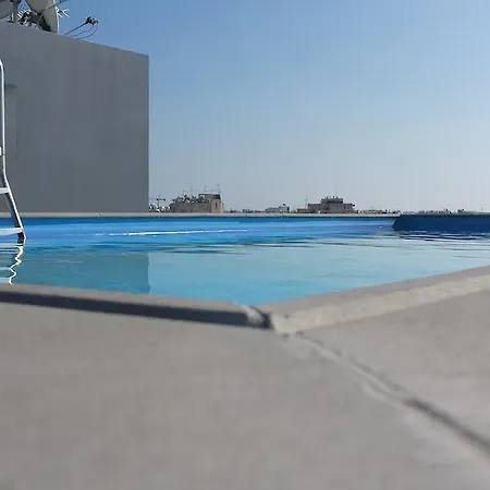 Alex 3 Bedrooms Duplex With Shared Pool Larnaka